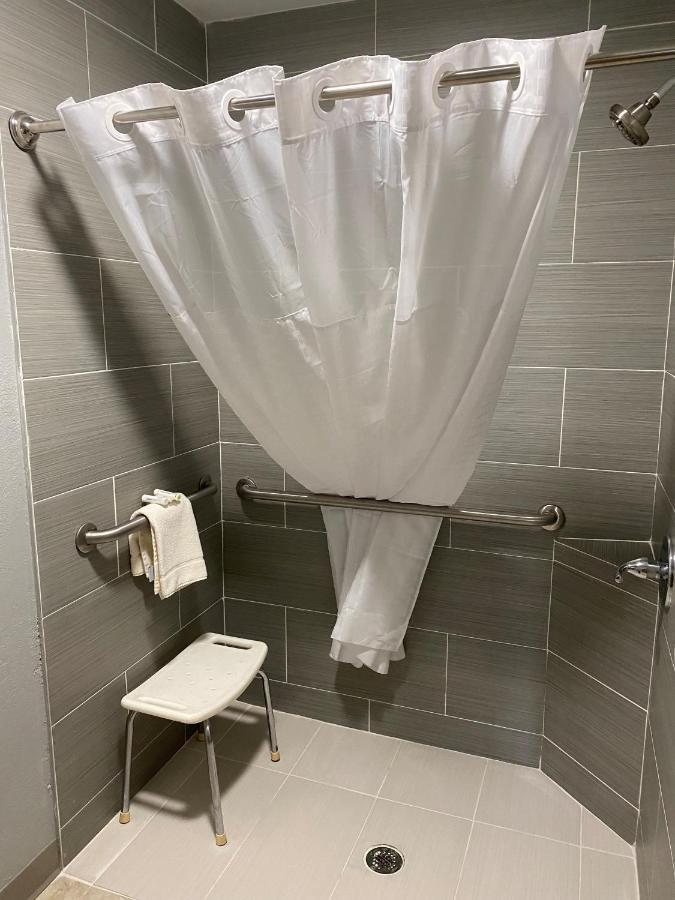 Americinn By Wyndham Williamsburg Ngoại thất bức ảnh