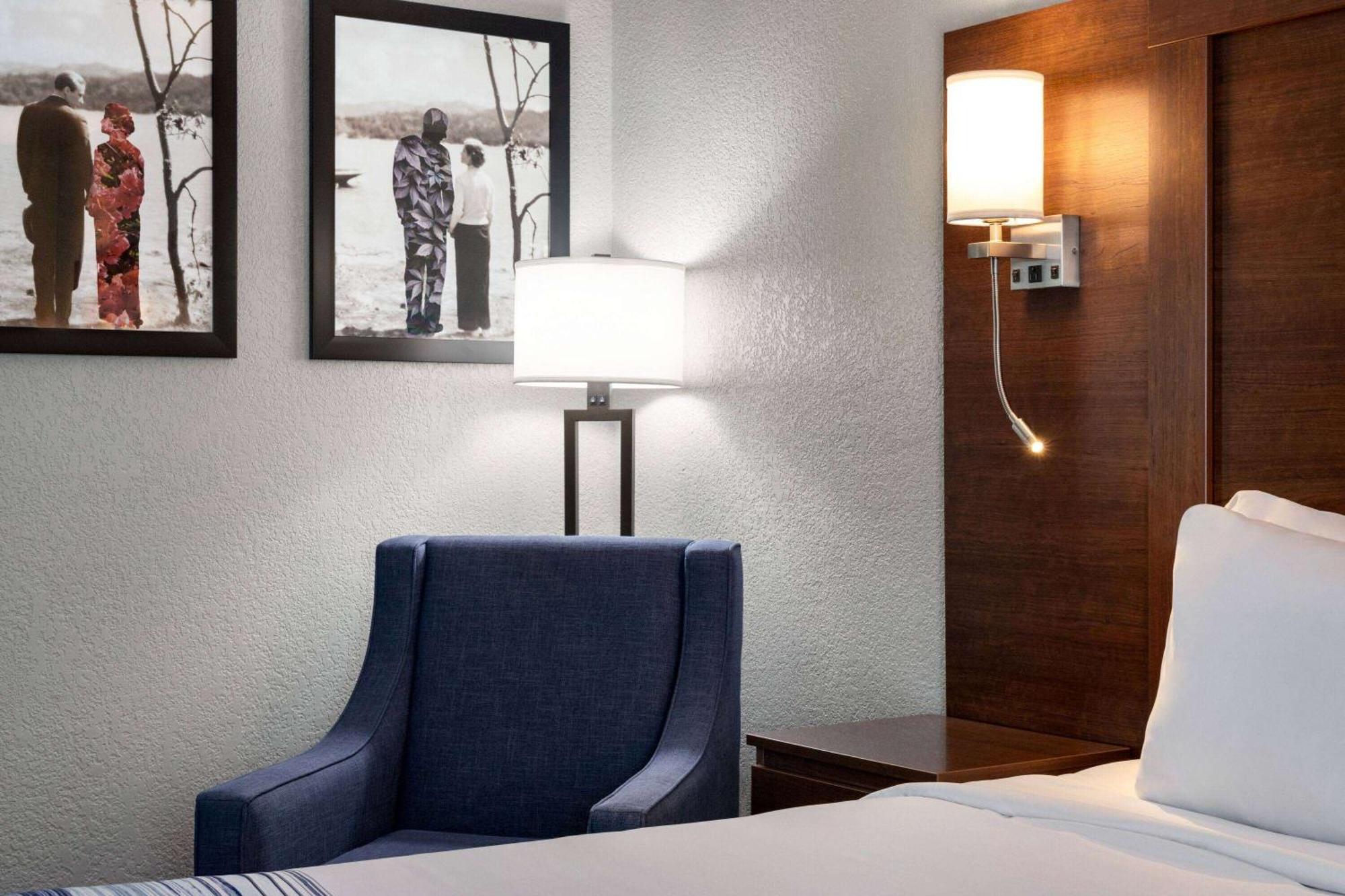 Americinn By Wyndham Williamsburg Ngoại thất bức ảnh