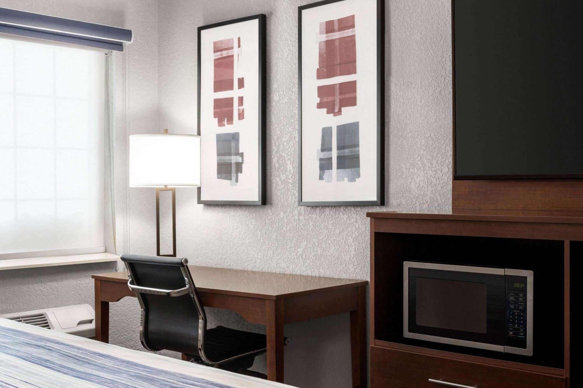 Americinn By Wyndham Williamsburg Ngoại thất bức ảnh