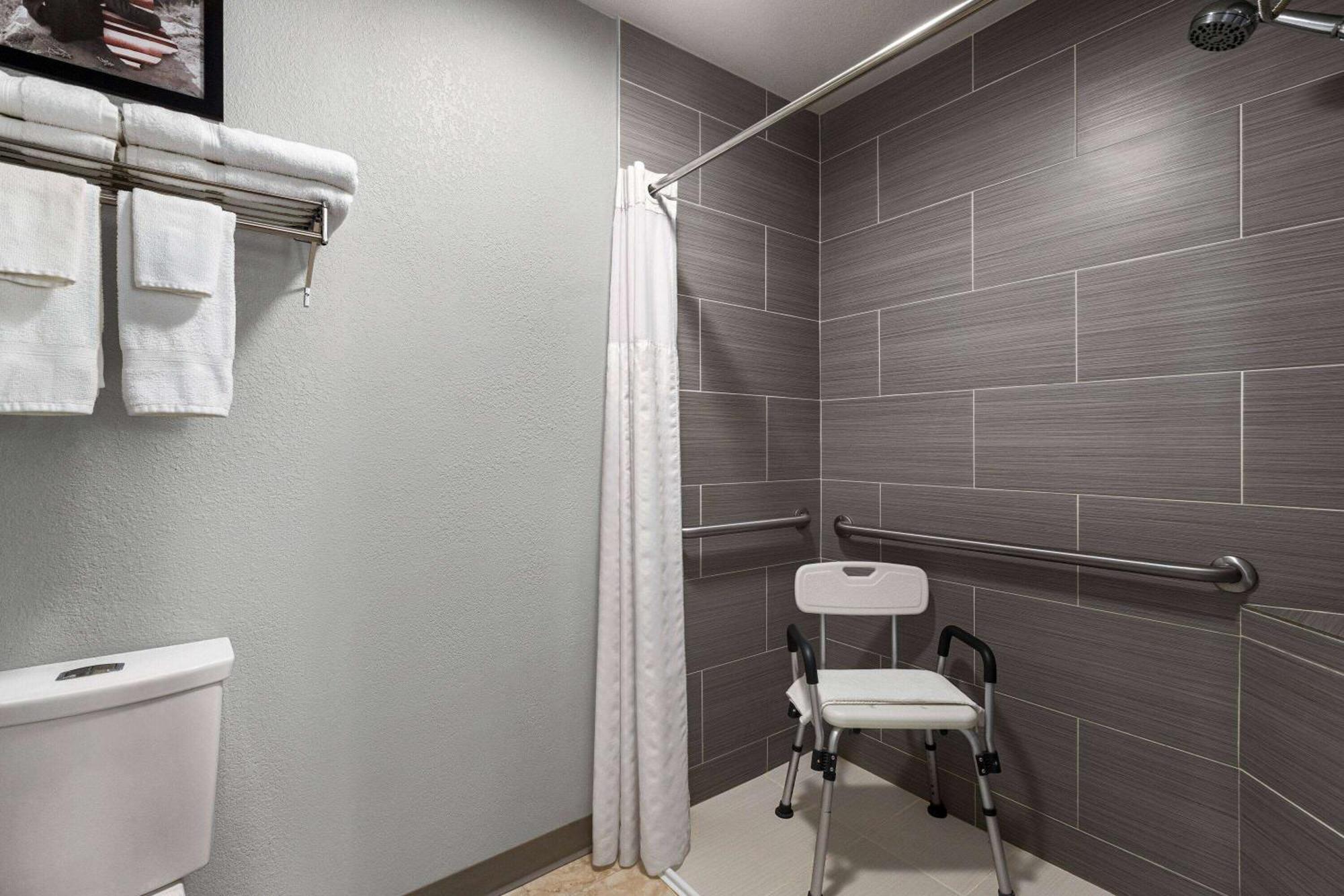 Americinn By Wyndham Williamsburg Ngoại thất bức ảnh