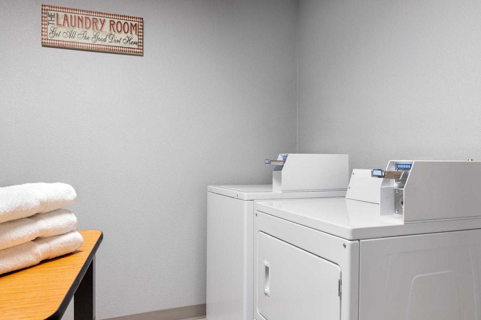 Americinn By Wyndham Williamsburg Ngoại thất bức ảnh